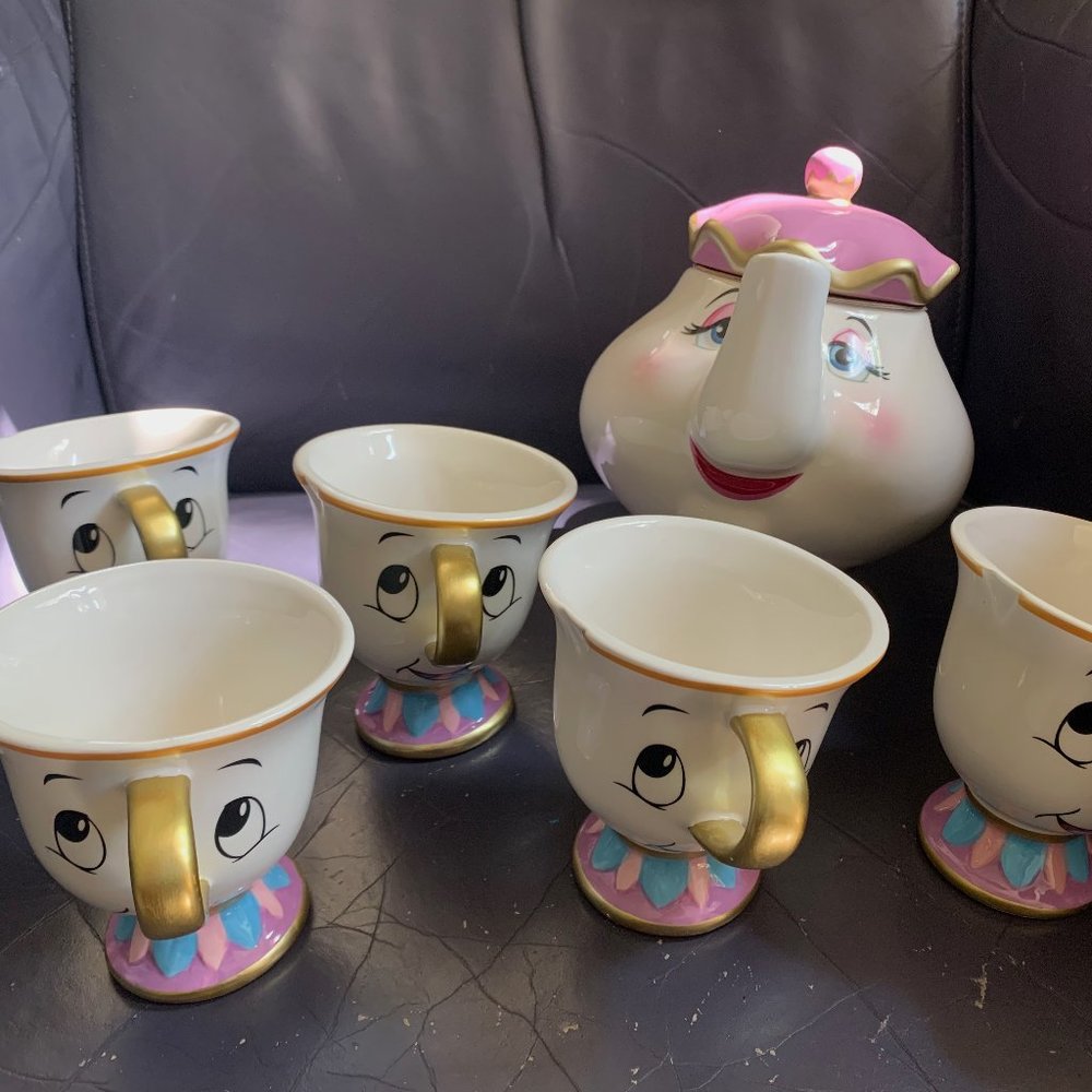 NWOT Disney Beauty and the Beast Tea Set (6 Pieces)